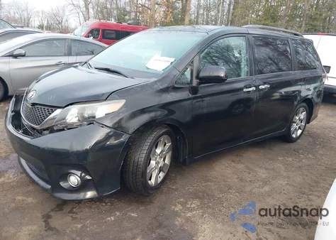 2013 Toyota Sienna Se 8 Passenger z USA, uszkodzony, nr VIN 5TDXK3DC1DS313138